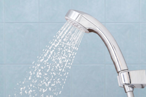 STEP1 ぬるま湯で全身を予洗いする